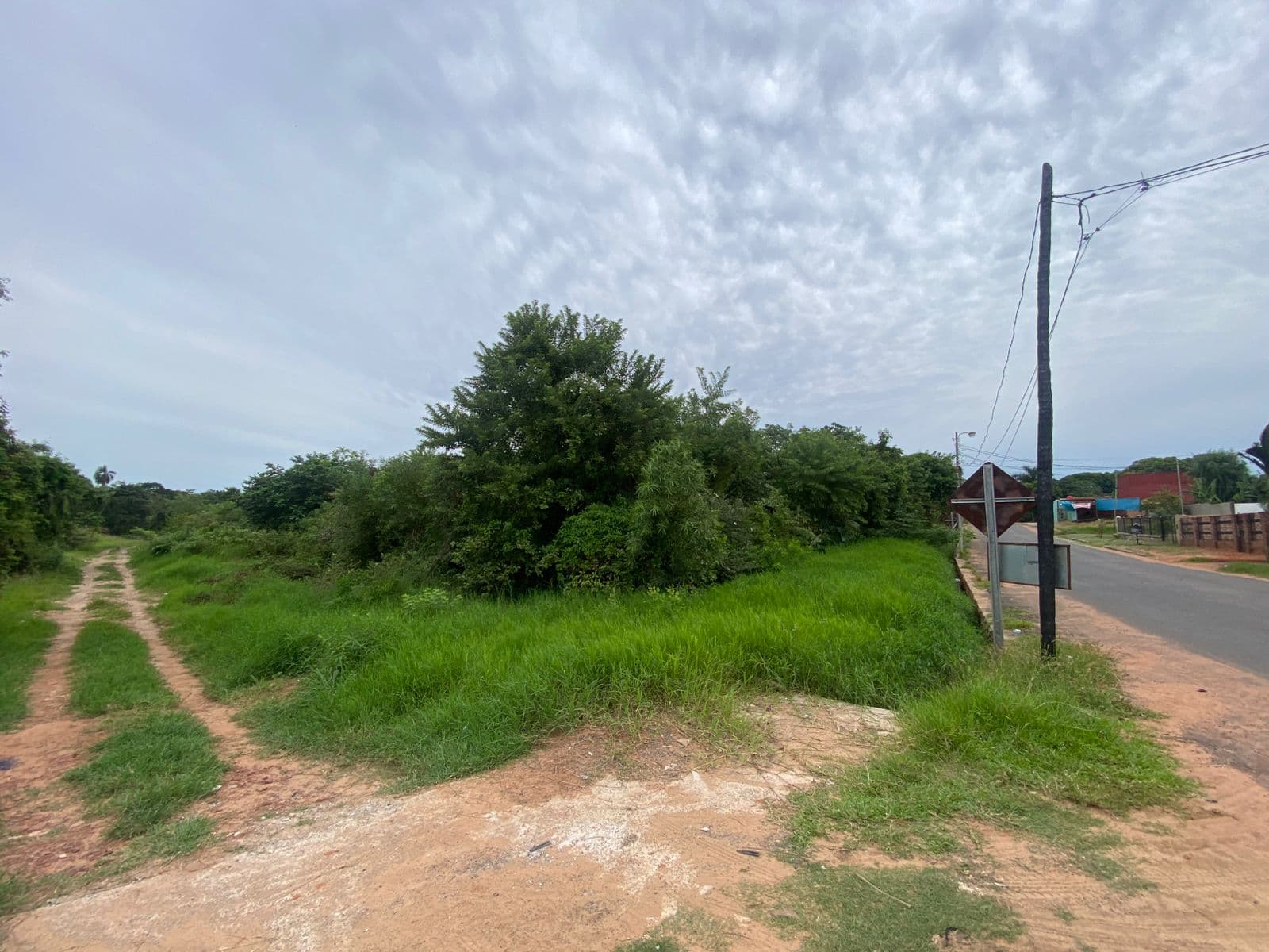 Terreno en ESQUINA y sobre ASFALTO de 423 m². en Capiata, foto 3