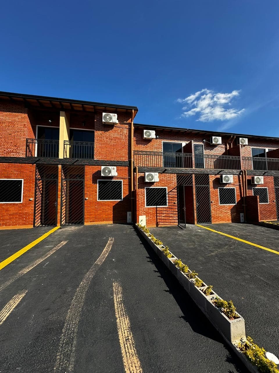 Alquilo Casa de Dos habitaciones Ñemby en condominio