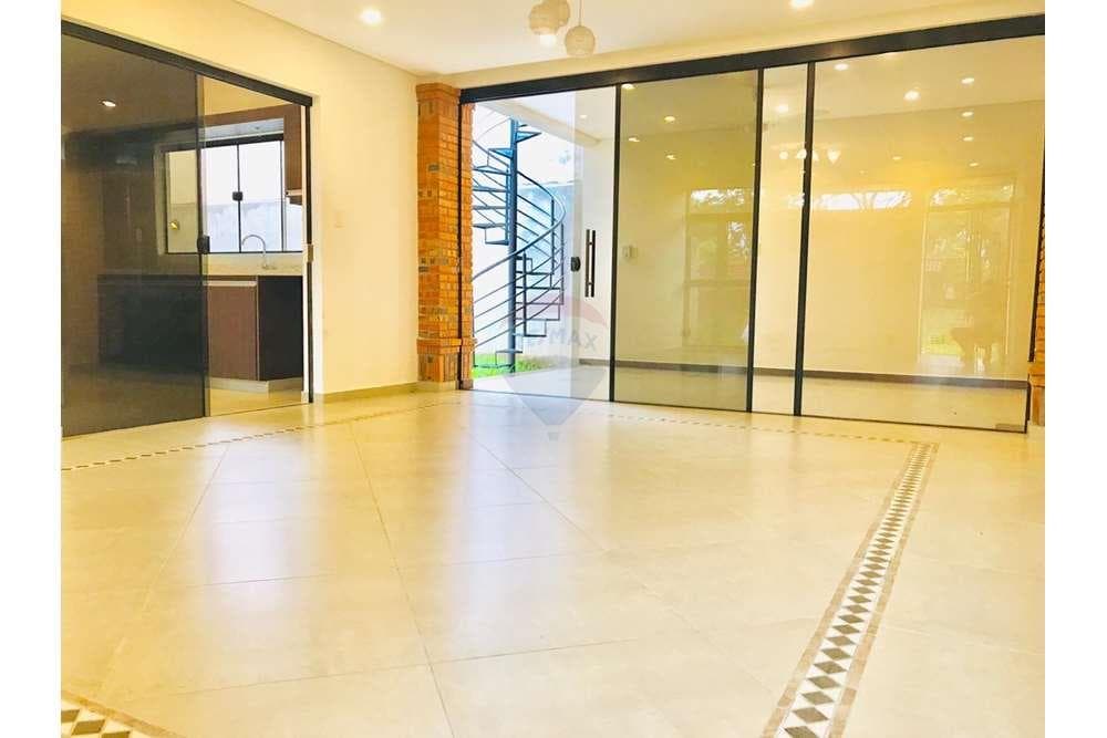 Alquilo duplex en villa adela Luque