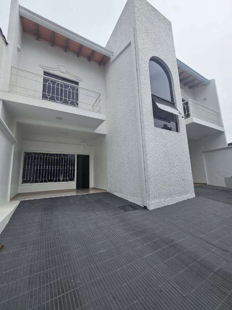 Hermosa casa en barrio Jara, foto 2