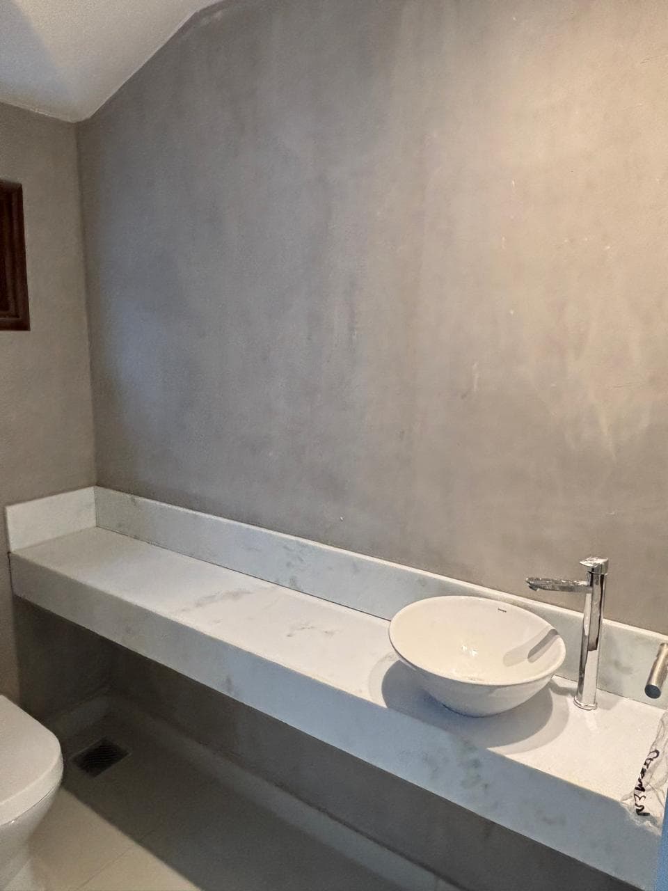 EN ALQUILER - Casa de 3 dormitorios en suite en B° Ykua sati, foto 4