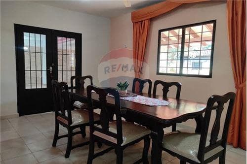 En venta amplia vivienda en zona Parques del Yacth, foto 3