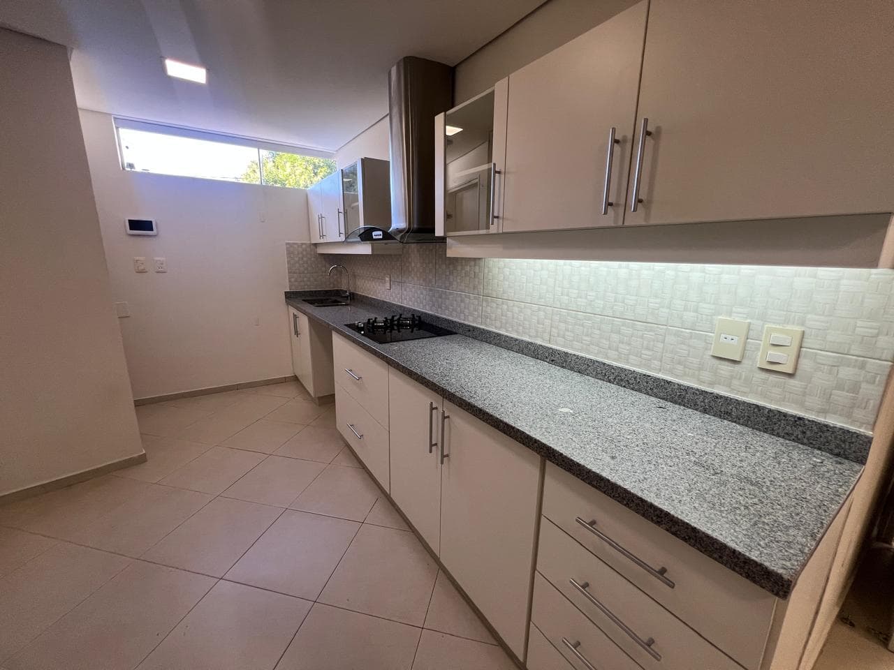 En alquiler dúplex moderno de 3 dormitorios con piscina y quincho en ycua satí, foto 4