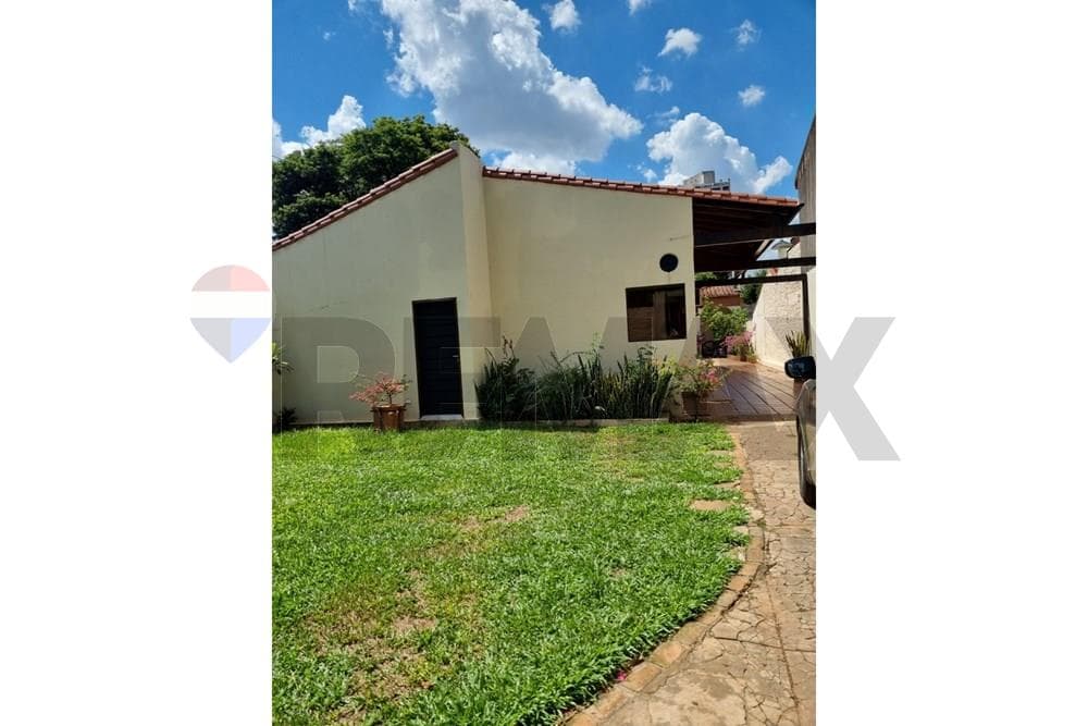 Casa con ubicacion estrategica con estacionamiento, foto 1