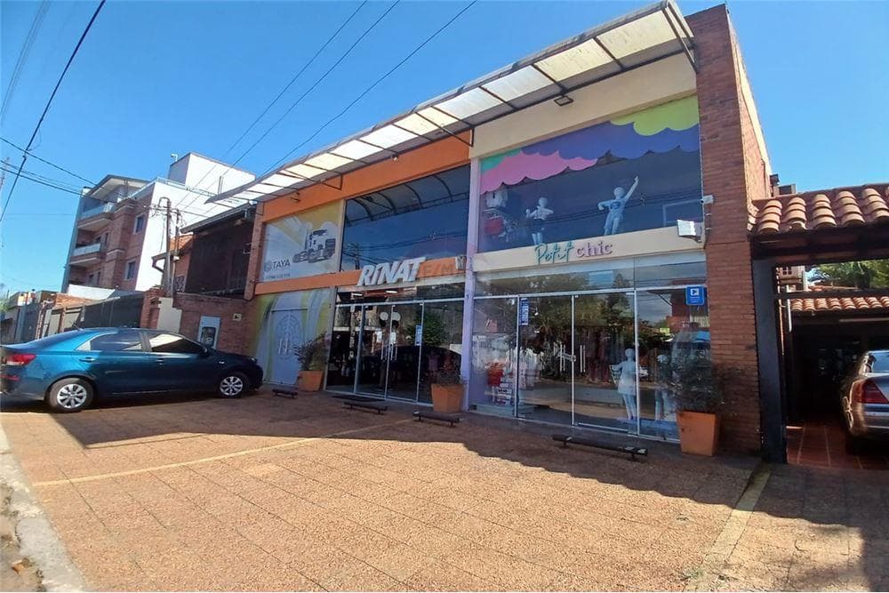 En venta inmueble con rentabilidad en b° ykua satí