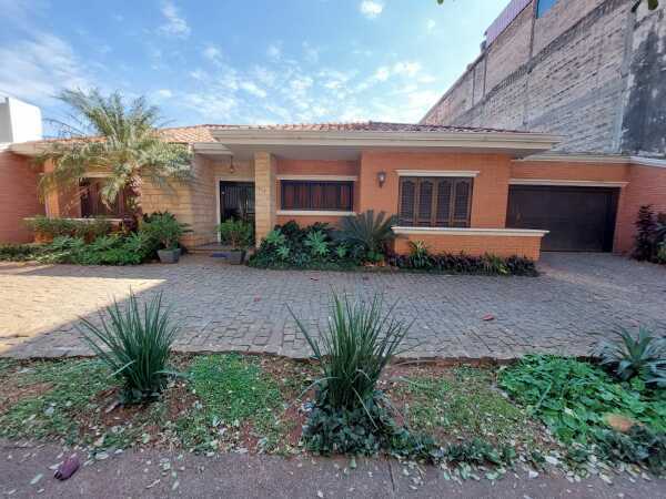 Casa en Venta de 804,4 m2 en Barrio Los Laureles