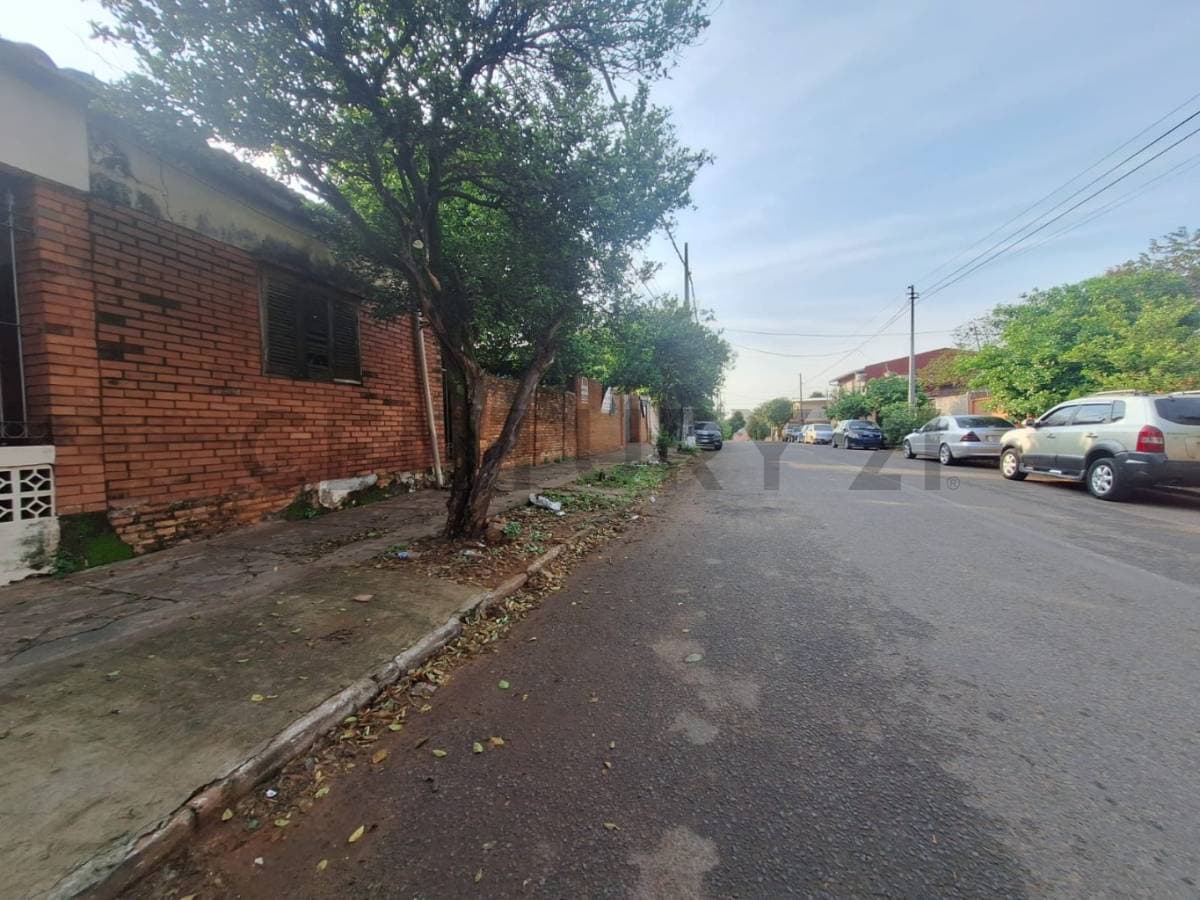 en esquina en Barrio Hipodromo Pilar y Lapacho , Hipódromo, Asunción, foto 2