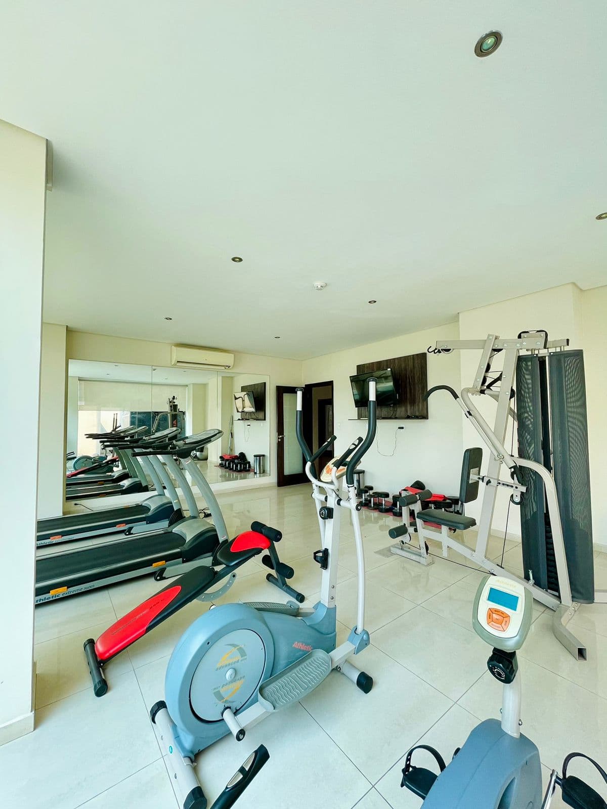 En Venta Departamento amoblado de 3 habitaciones en el Edificio Martinica, foto 2