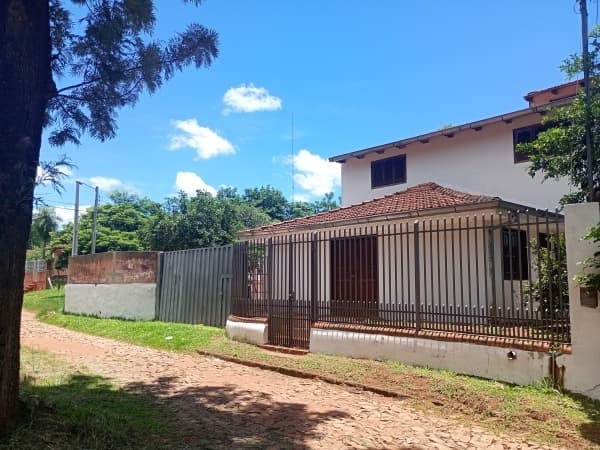 Alquilo casa en areguá