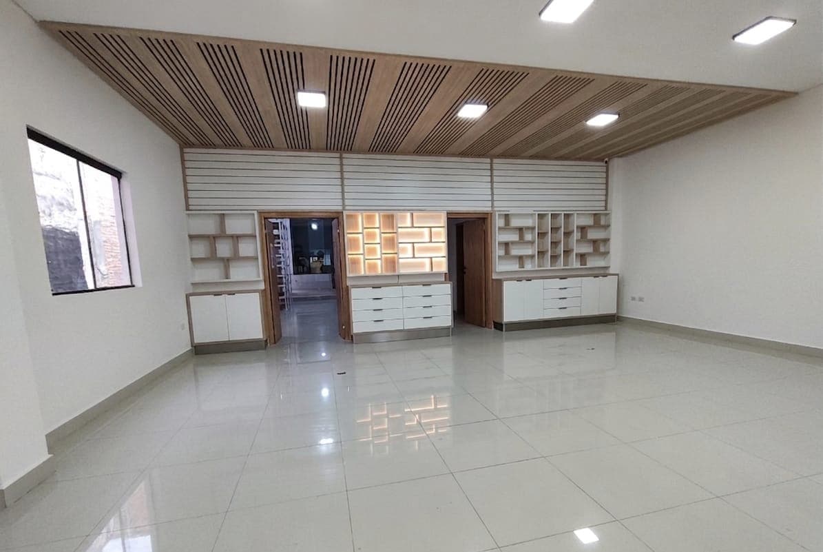 De salón comercial premium a estrenar sobre avda. Artigas! — foto 4