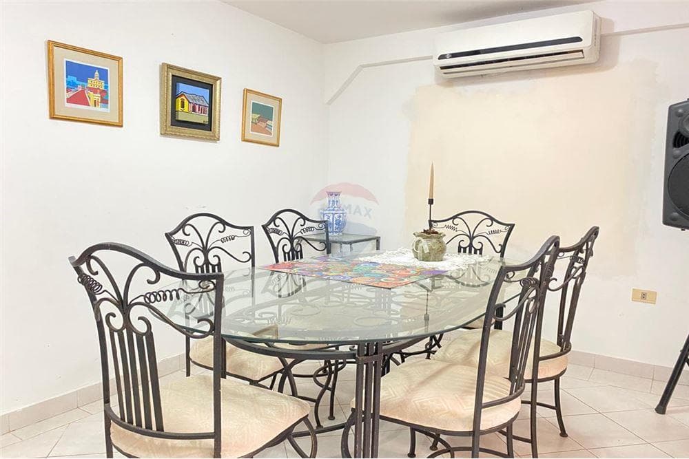 Casa Amplia en Venta en Barrio Kennedy, foto 3