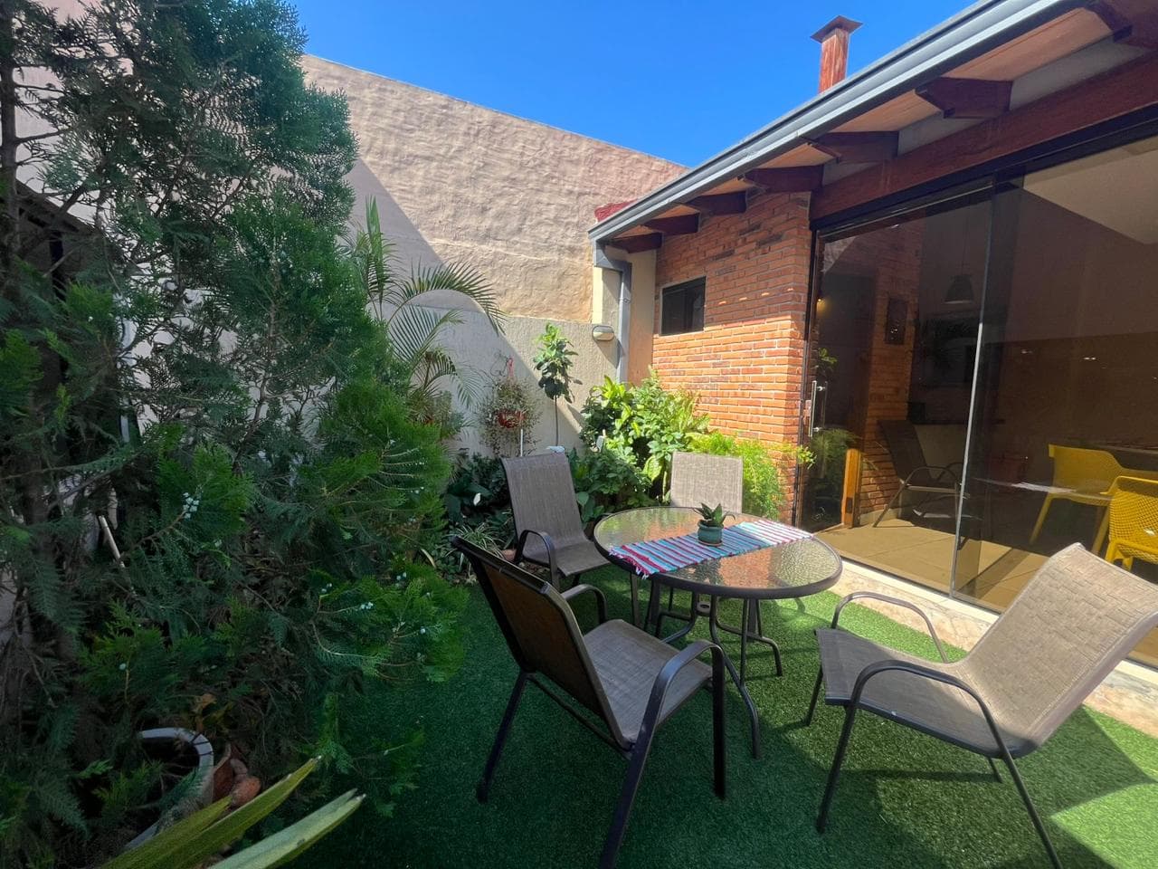 Casa de 4 Habitaciones con Piscina en Asunción Bº Villa Morra, foto 4
