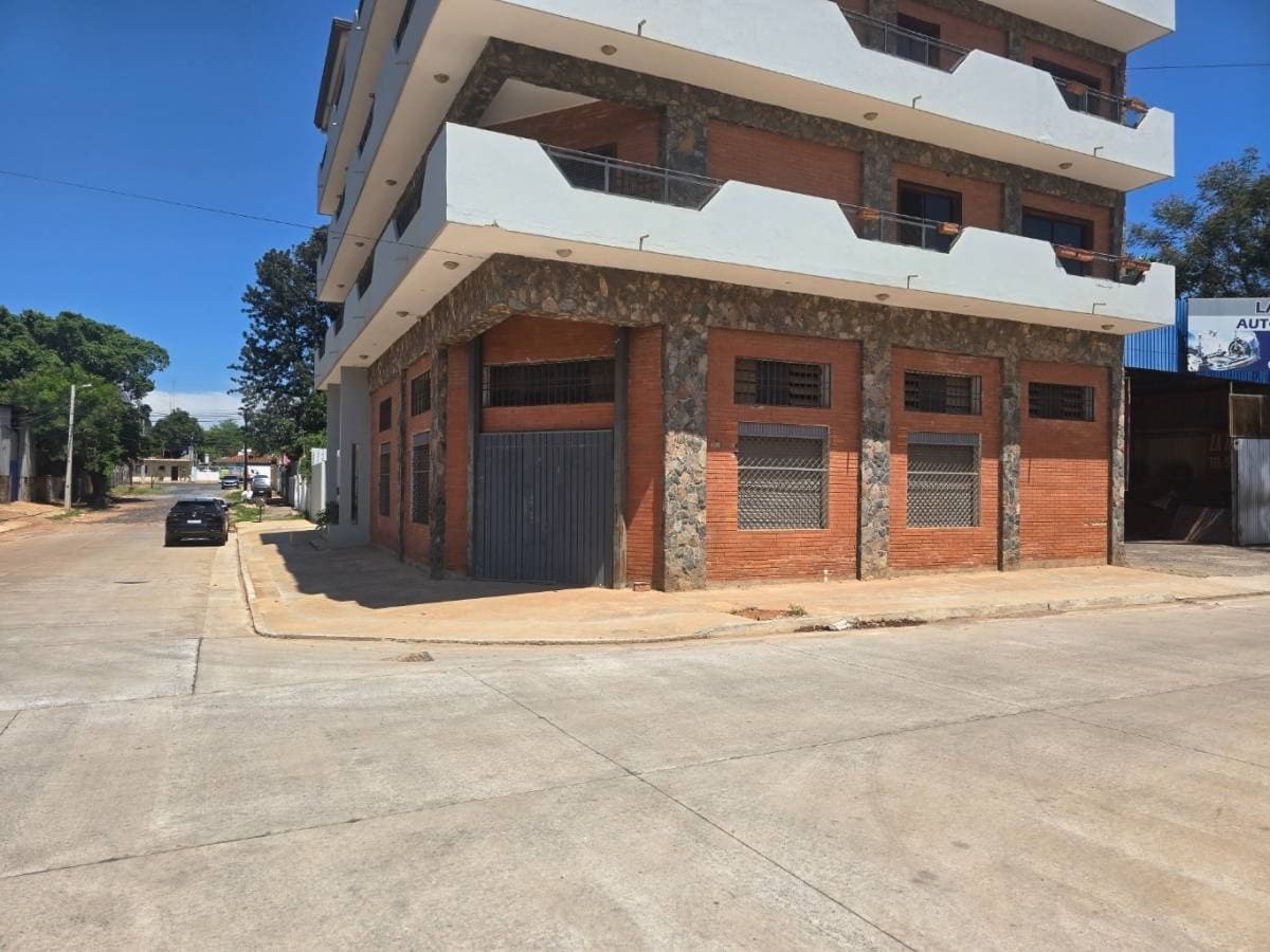 En Alquiler Amplio Local Comercial en Asunción
