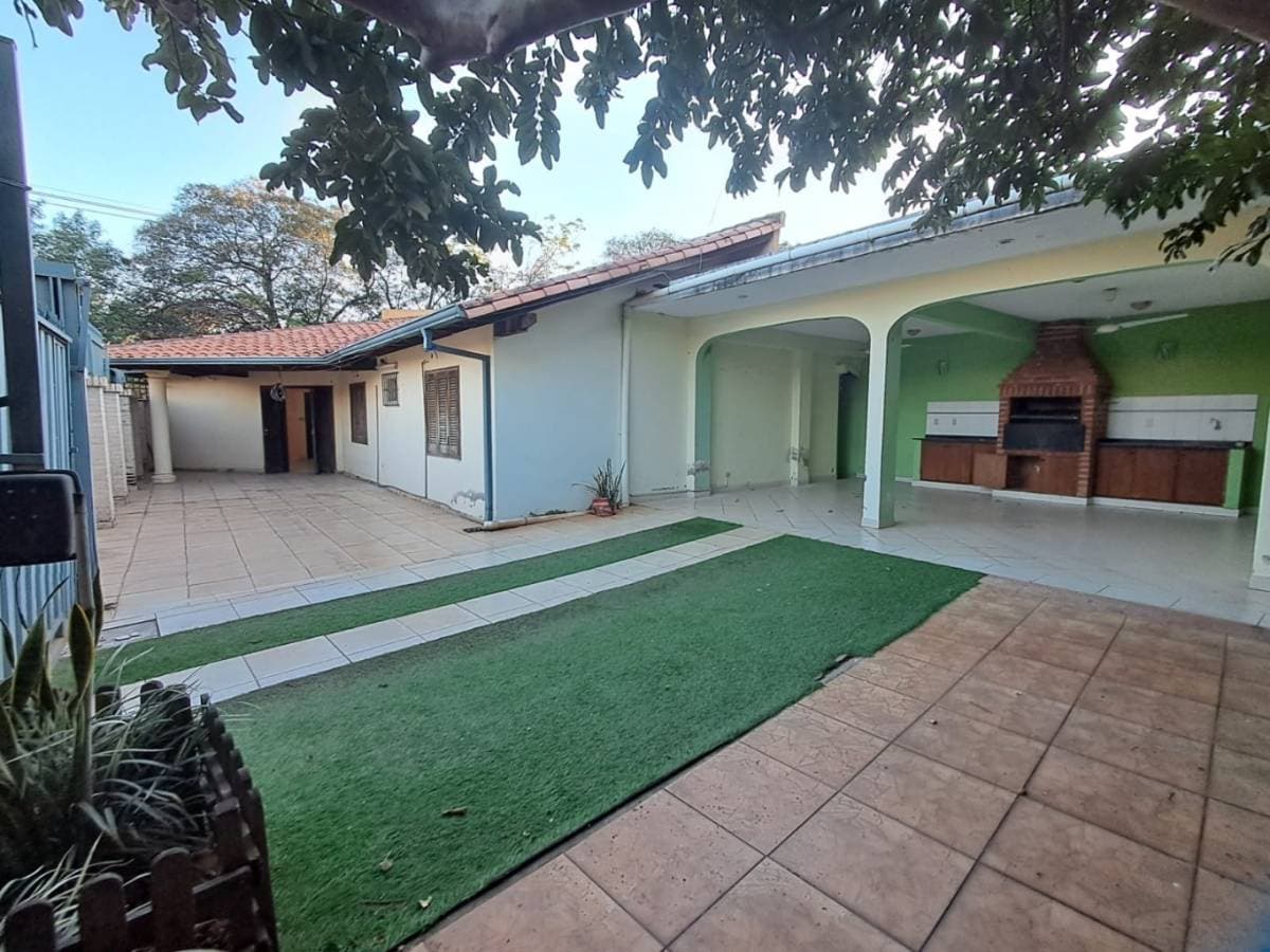 Casa en esquina en venta en planta baja, Fernando de la Mora Norte, foto 2