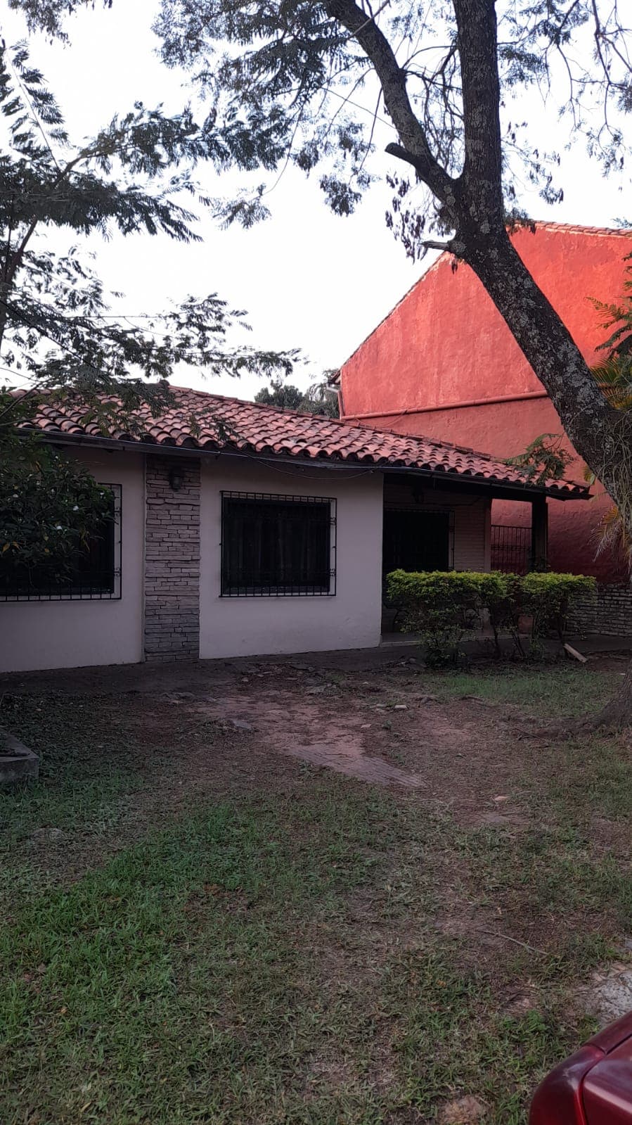 Casa en ykua sati a precio de terreno, foto 2