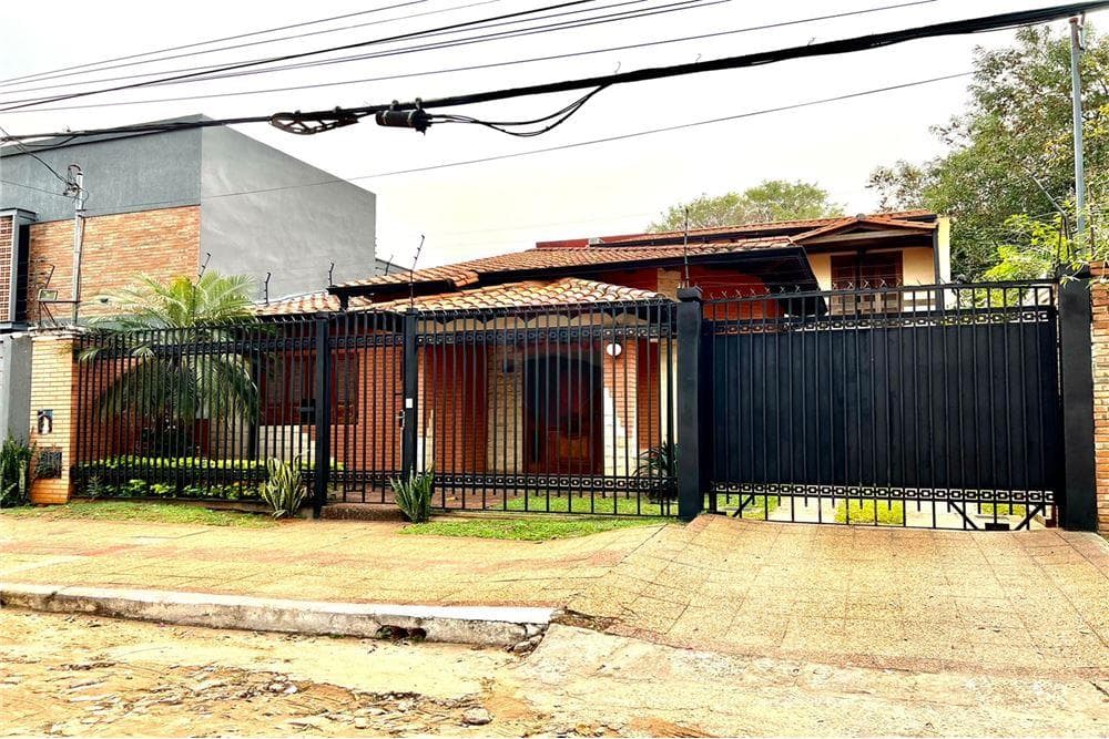 Hermosa casa en Fernando de la Mora-norte, foto 2