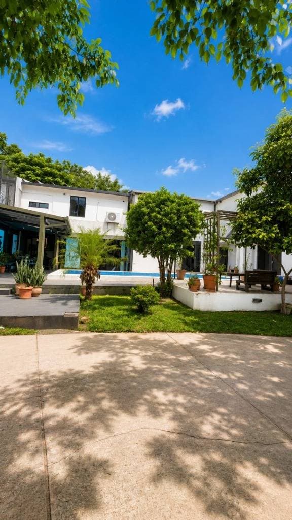 En venta casa con piscina en Luque sobre Jardín de Oro – Barrio América, foto 3