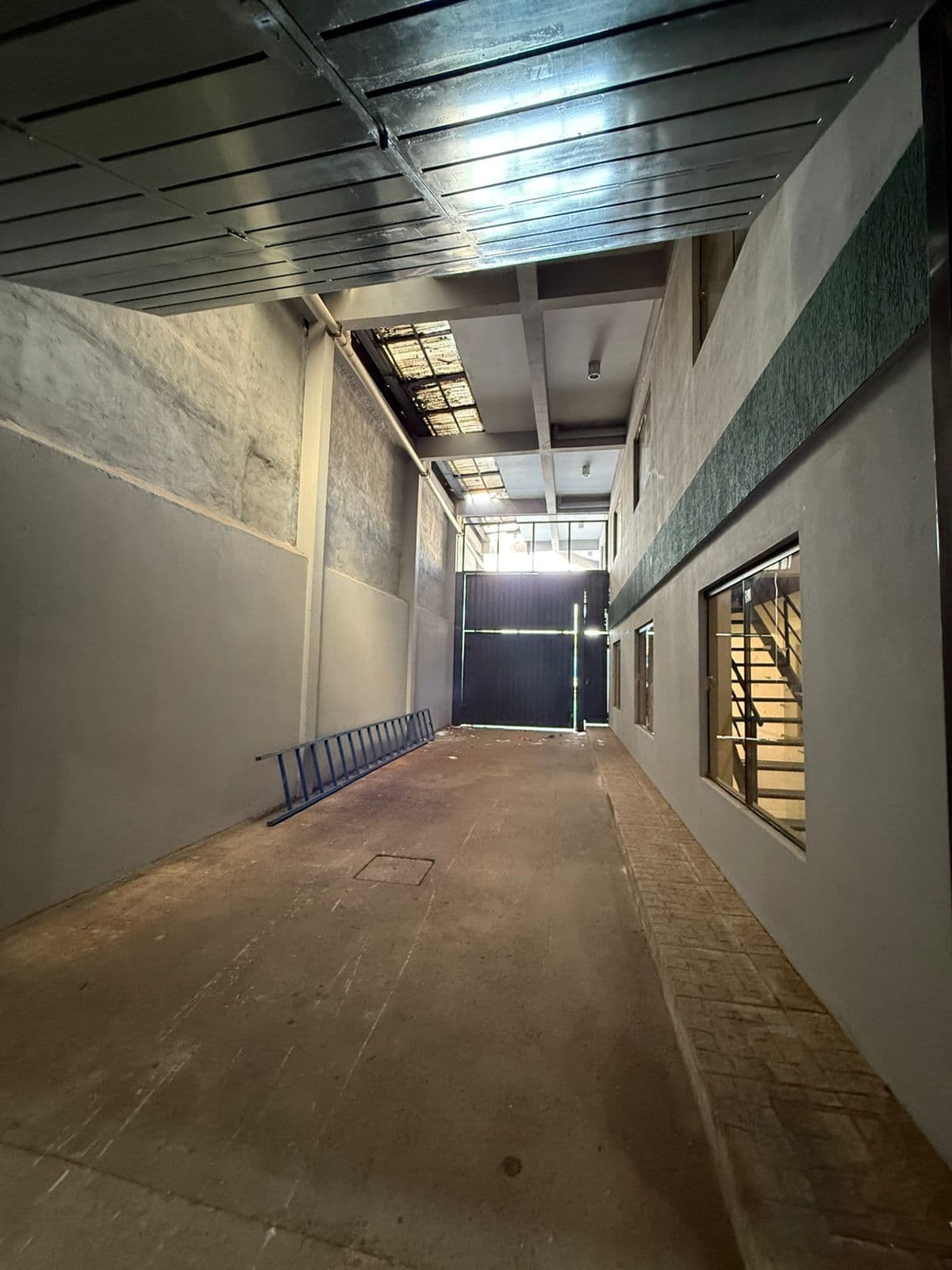 Tinglado comercial sobre avda. Transchaco – Mariano Roque Alonso, foto 2