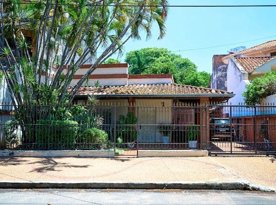 En venta terreno con casa a demoler o refaccionar