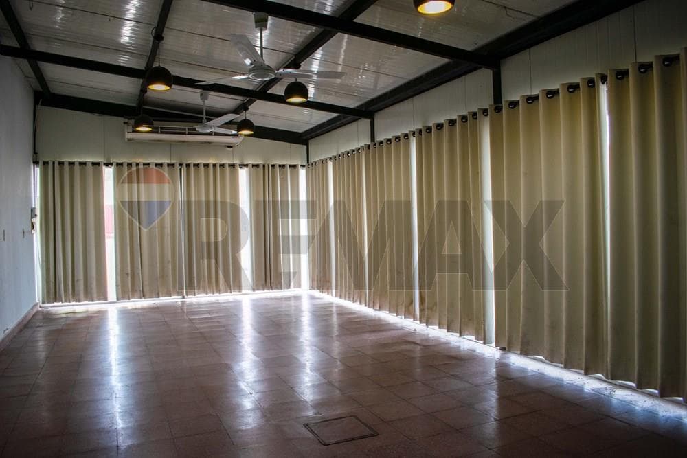 Propiedad comercial sobre acceso sur, foto 2