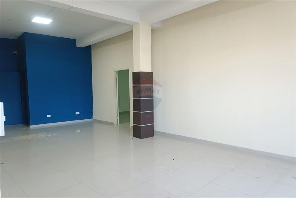 Salon comercial en esq. Sobre transchaco mra, foto 4