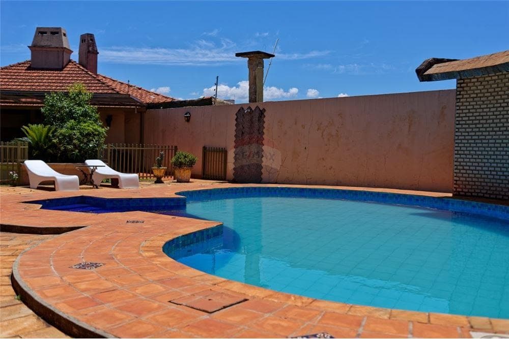 Vendo amplia casa en Ciudad del Este barrio san jose