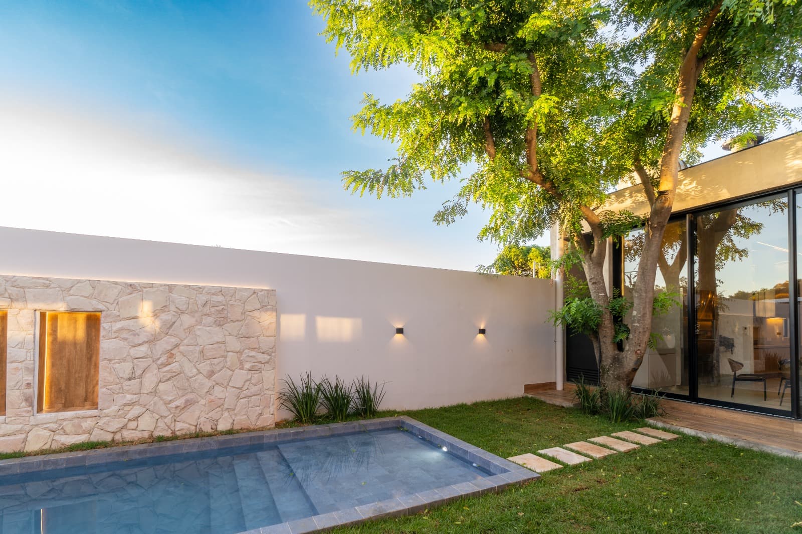 Casa en alquiler con piscina y quincho en condominio – zona aeropuerto, foto 4