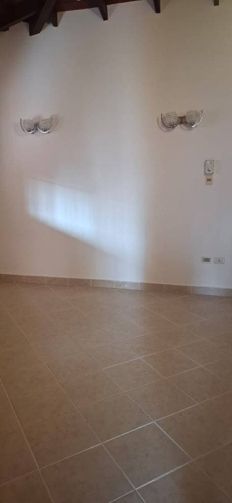 En alquiler casa en barrio mbocayaty, foto 5