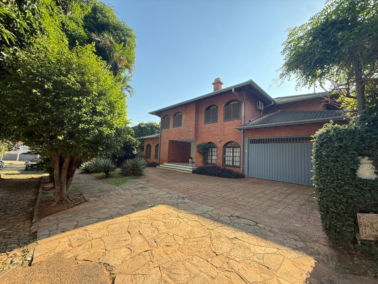 Hermosa residencia a pasos de la av. Santisima Trinidad — foto 3