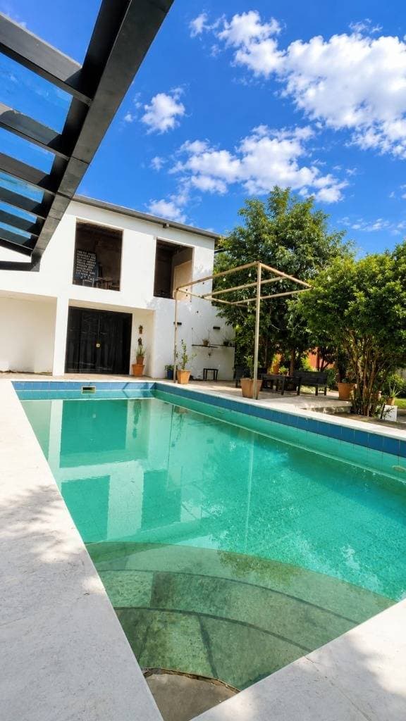 En venta casa con piscina en Luque sobre Jardín de Oro – Barrio América, foto 5
