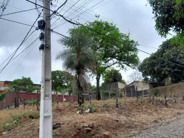 Vendo terreno en esquina en lambare