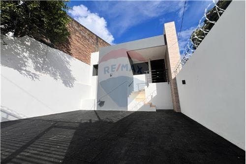 Casa tipo chalet a estrenar — foto 2