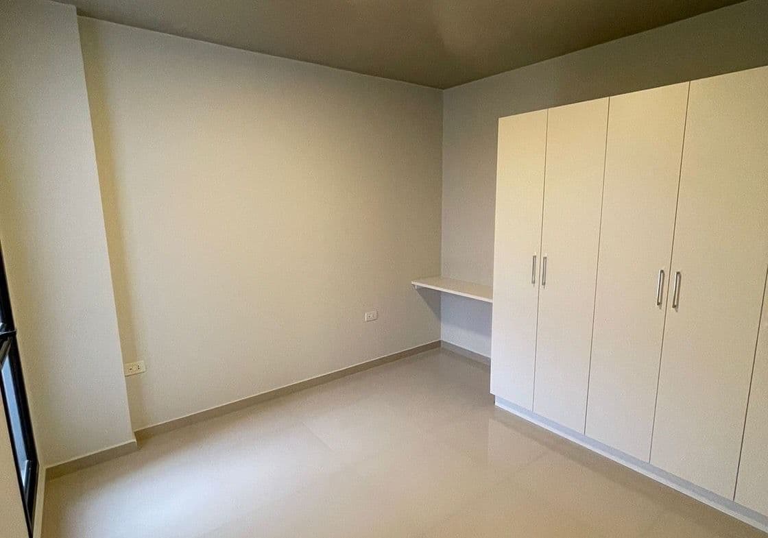 En alquiler departamento de 2 dorm. En Luque zona cit edificio insignia 4, foto 3