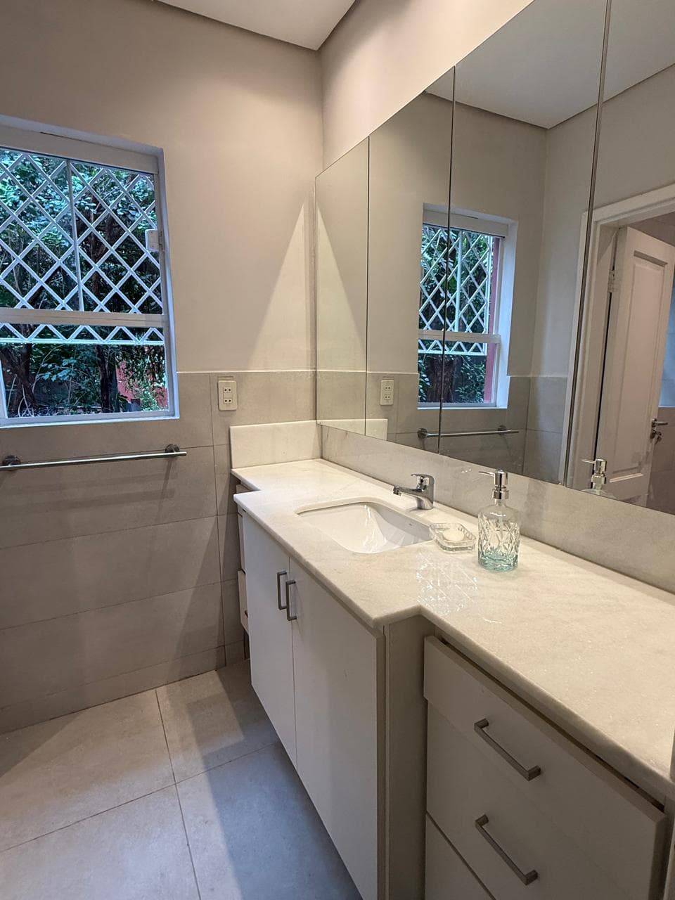Se alquila – casa amoblada de 2 habs en suite, zona bcp - Las Lomas, foto 5
