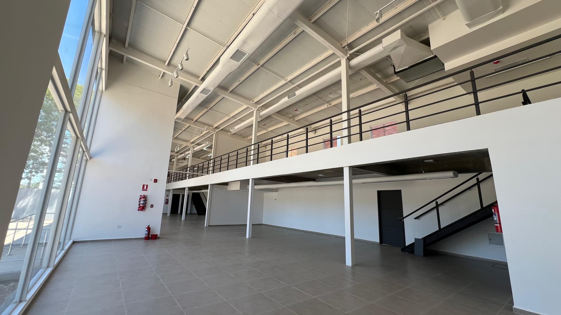Showroom Y Oficinas De 435 M2 Con Depósitos De 2.000 M2 - Lst8055465, foto 2