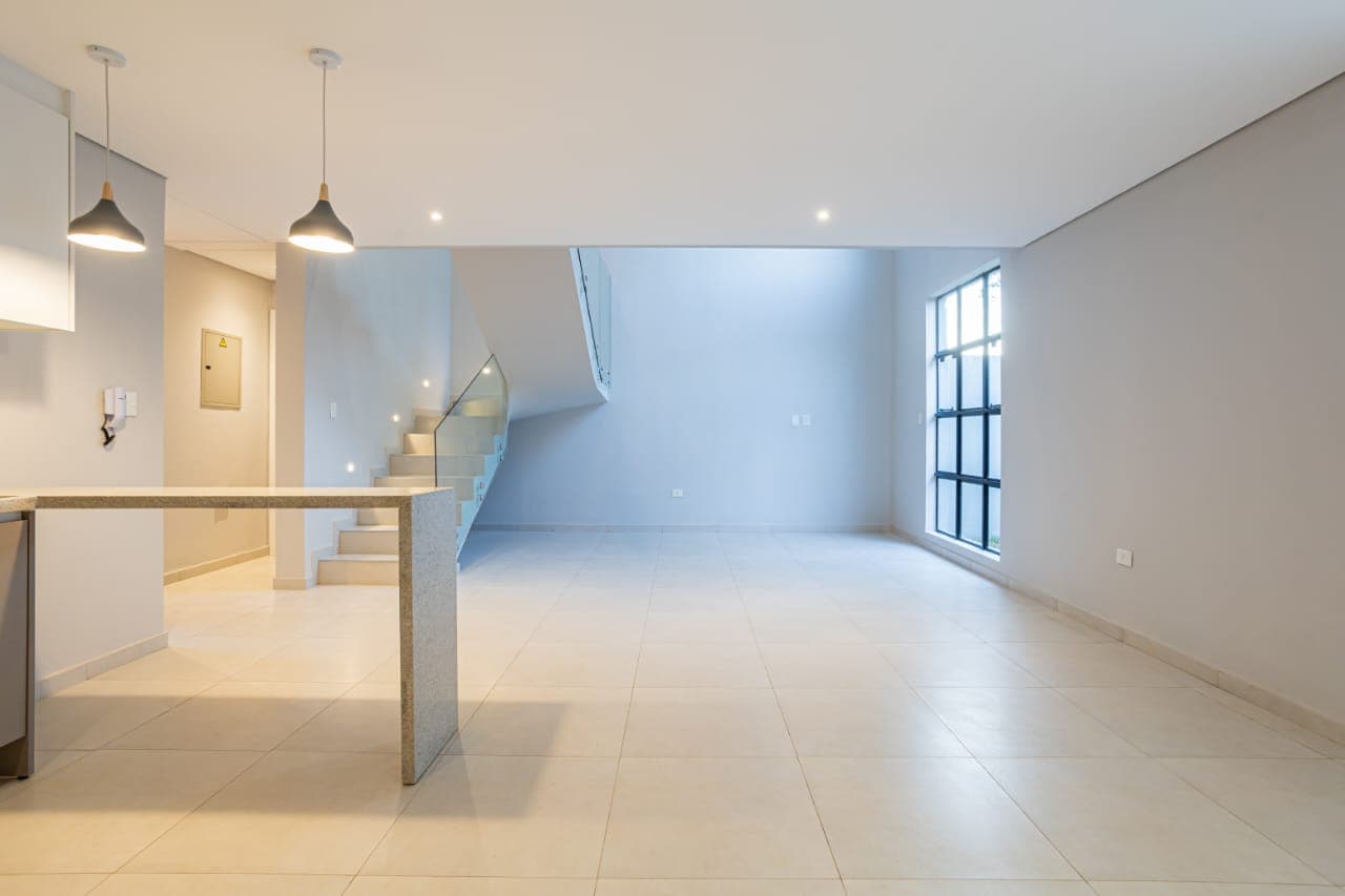 • vendo hermosa casa a estrenar en Luque - 165.000 usd •