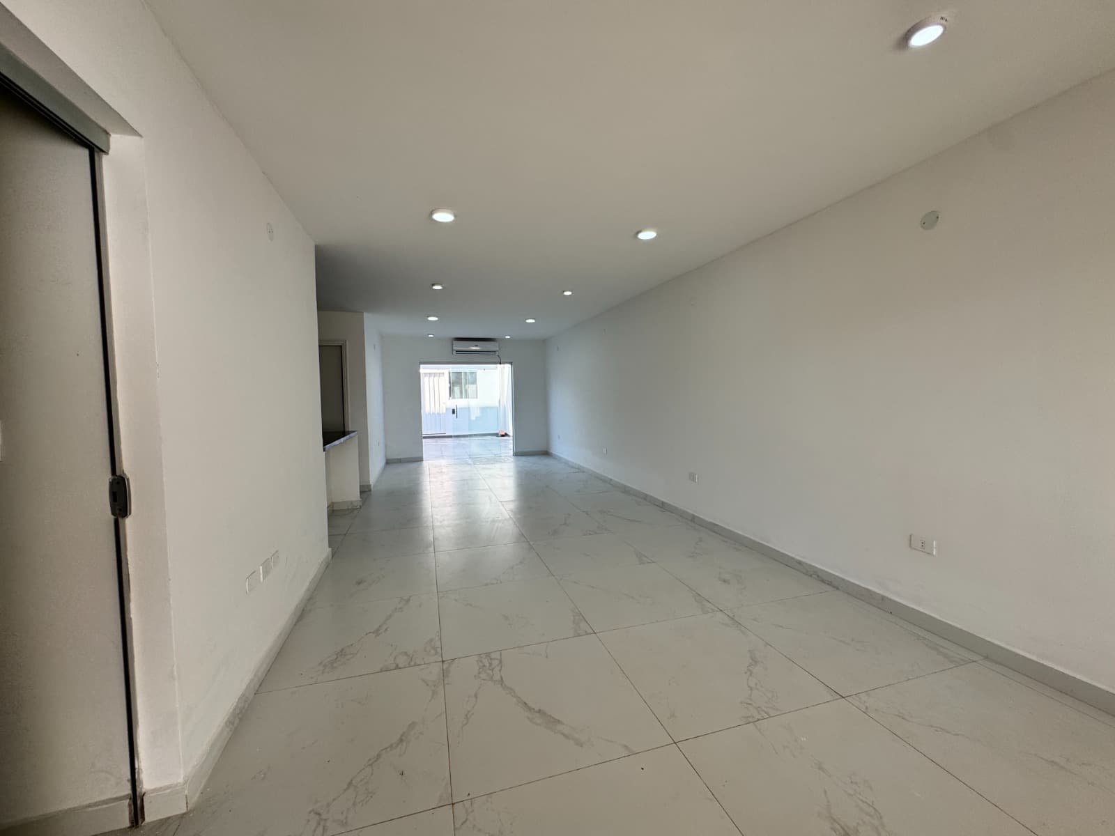 Duplex de 3 + área de servicio en Luque, foto 2