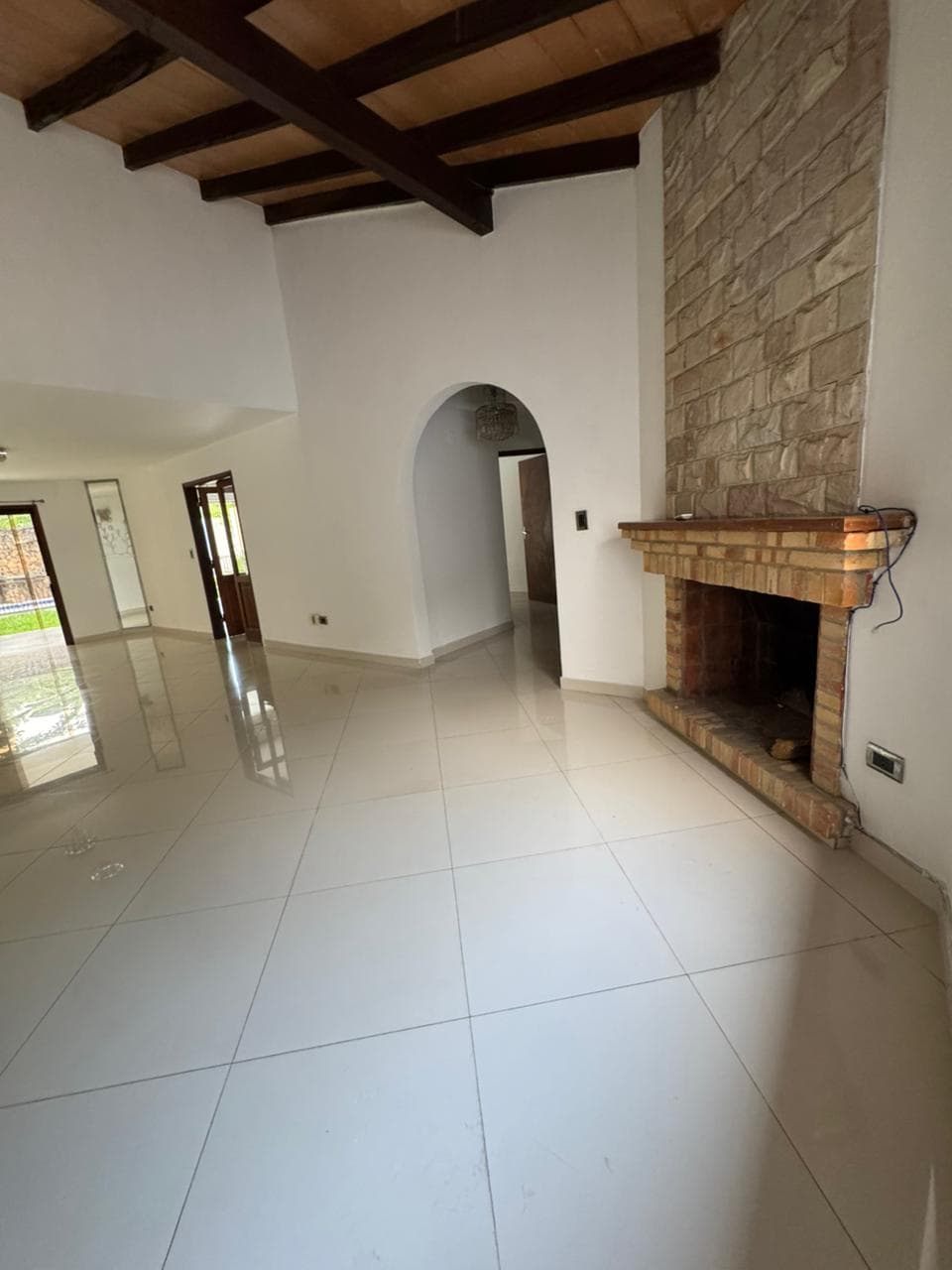 Lujosa residencia en Fernando de la Mora z norte, foto 2