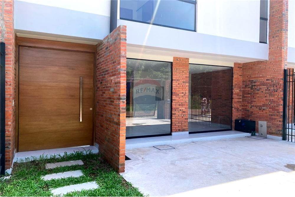 En venta exclusivo duplex en Luque - loma merlo