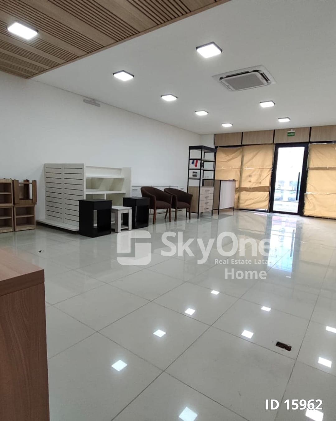 Showroom sobre avenida artigas frente a automotor‼️ — foto 3