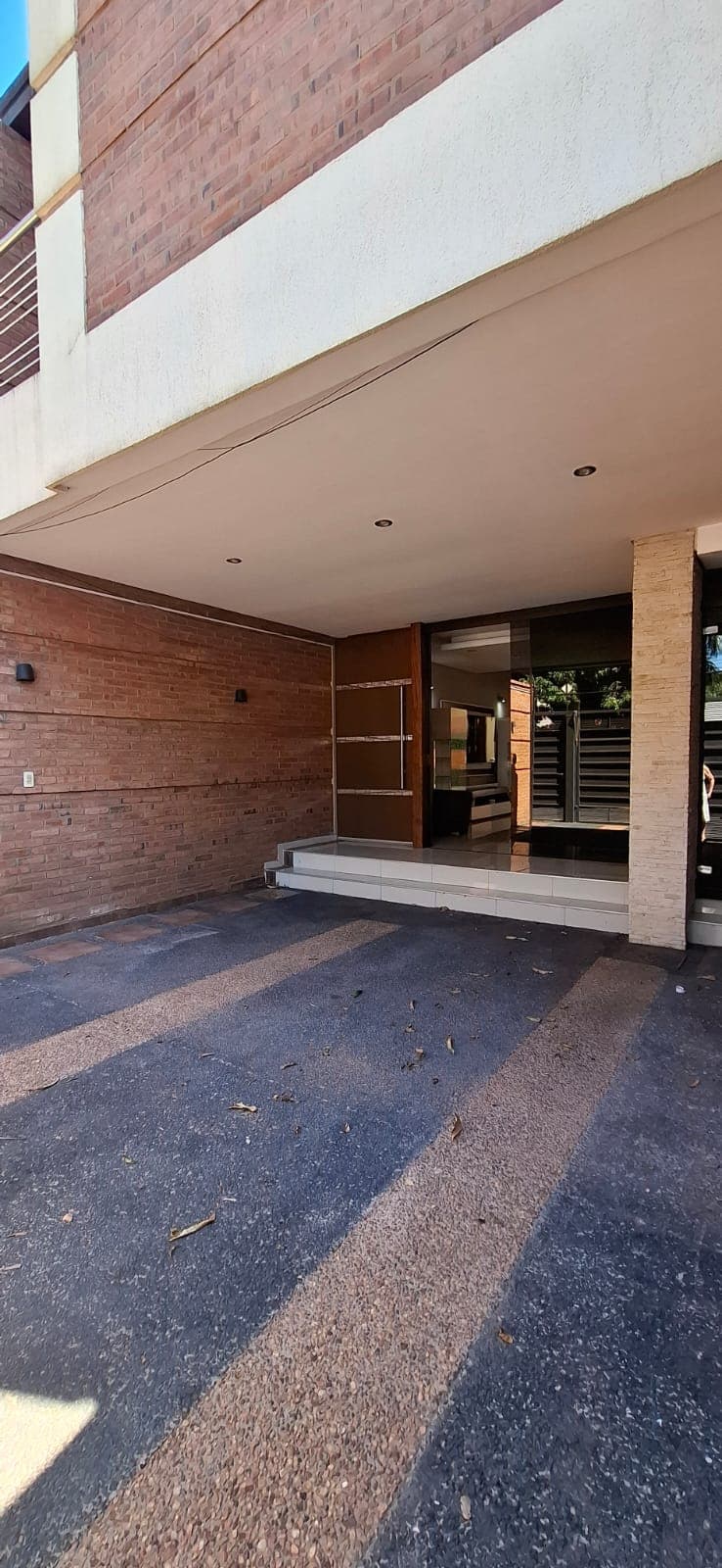 Alquilo amplio dúplex en barrio laureles