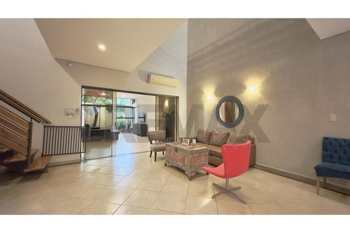 Amplio Duplex con 3 Suites en Barrio Herrera — foto 4