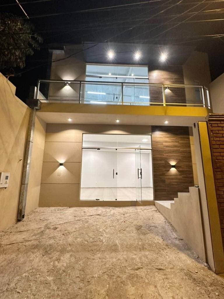 Salones comerciales en el barrio Trinidad, foto 1