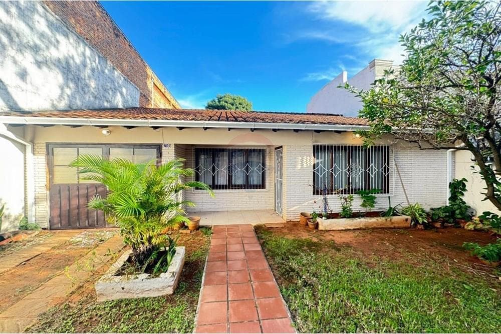 Alquilo casa barrio villa aurelia Asunción
