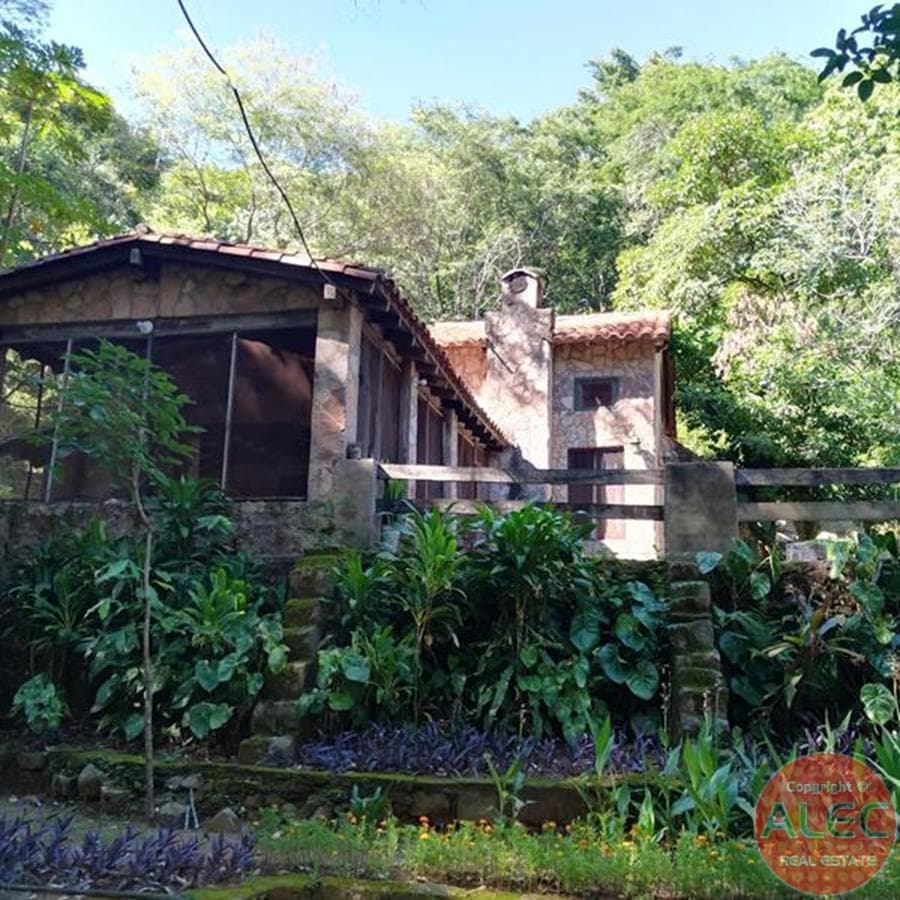 Valle De 4ha Con Casa Y Piscina Natural En Mbatoví — foto 1