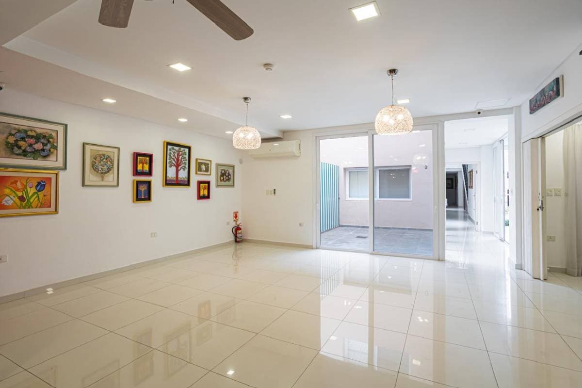 En venta – Amplia residencia en Lambaré A solo 10 minutos del Colegio SEK, foto 4