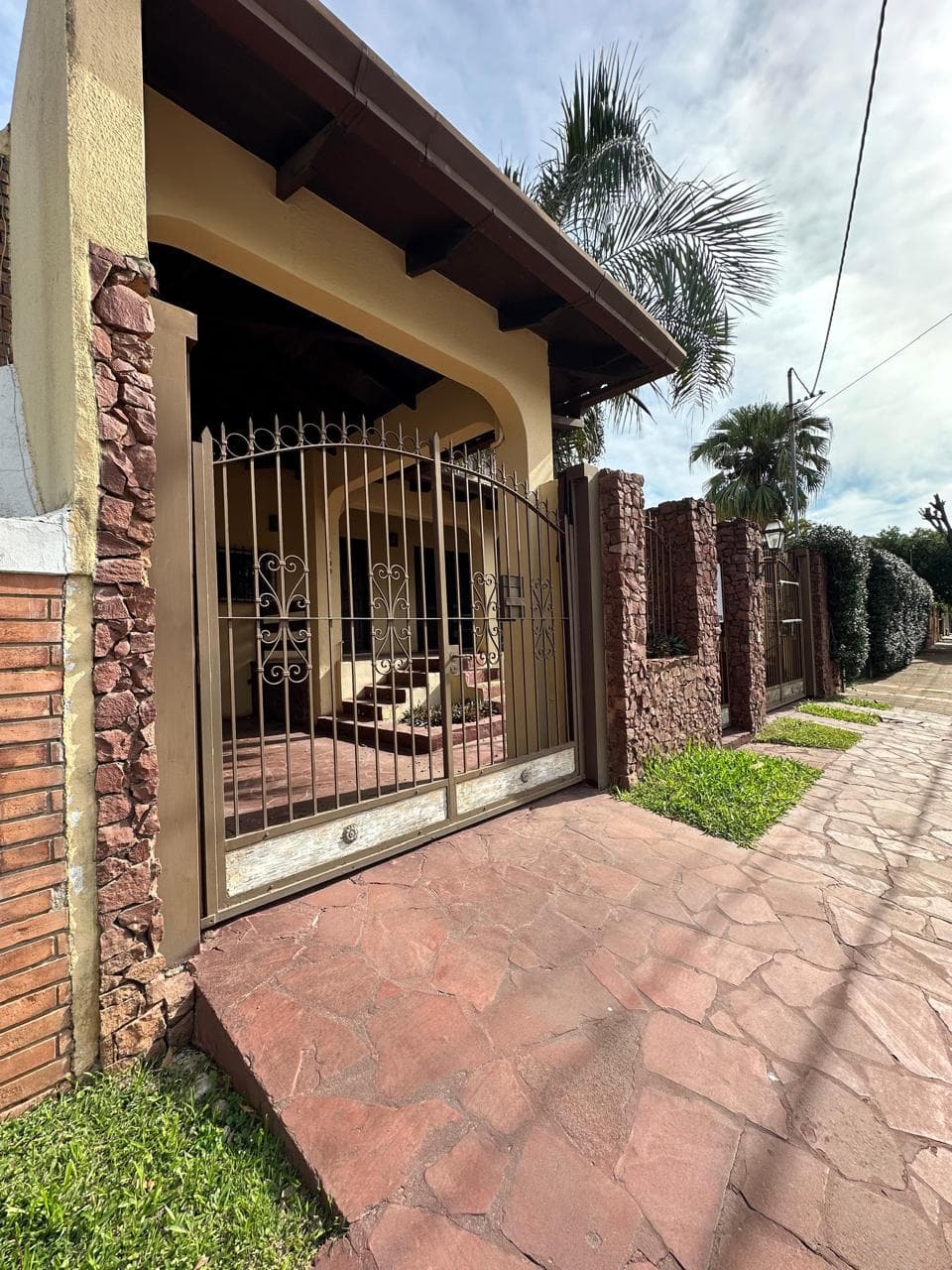 Residencia de 3 dormitorios de 2 pisos- barrio Jara, foto 2