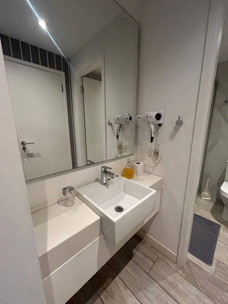 En Venta Departamento de 2 dormitorios amoblado en Ycua Sati, foto 5