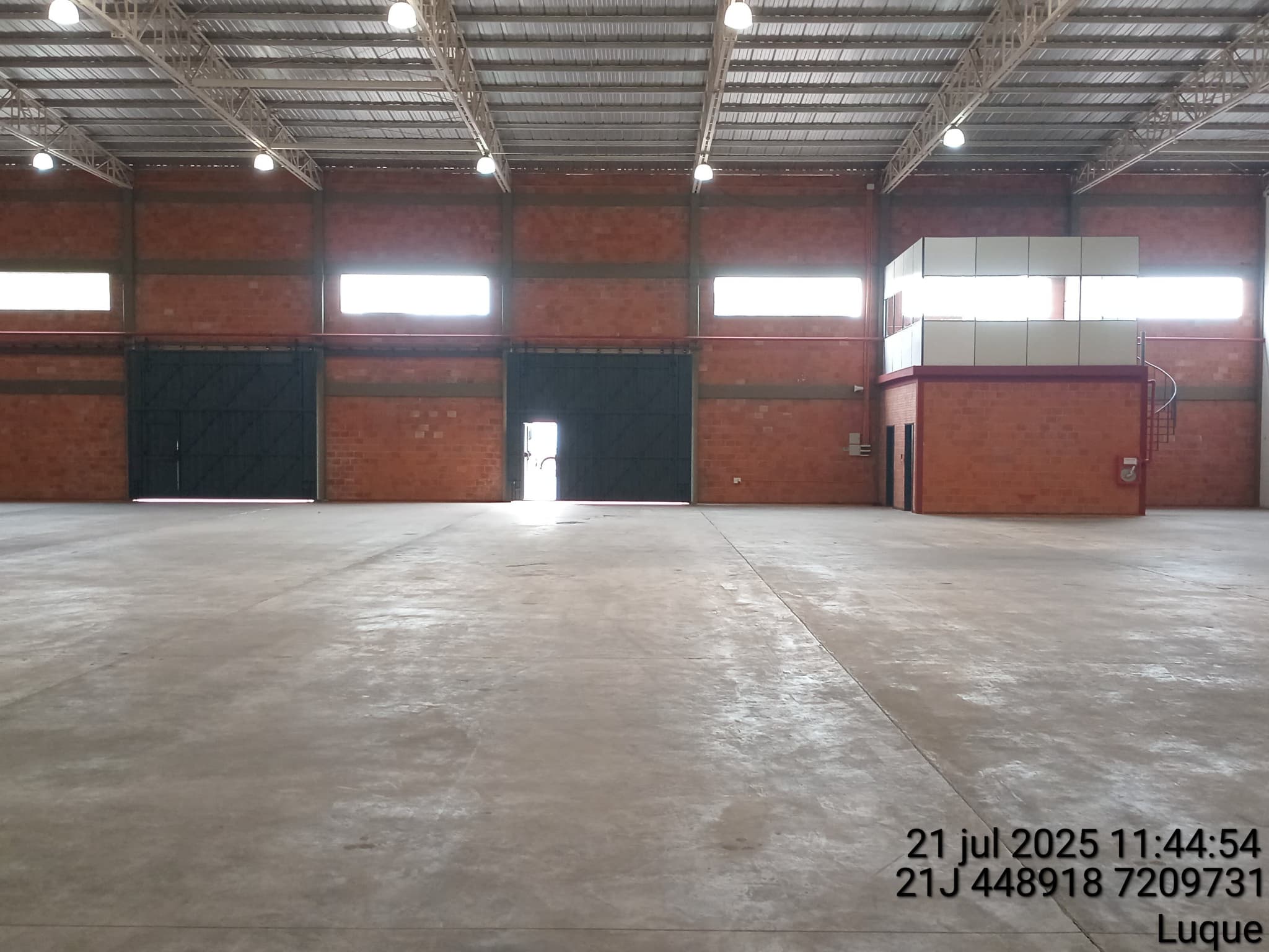 Deposito de 1.030 m2 en Luque‼️ C-1082 — foto principal