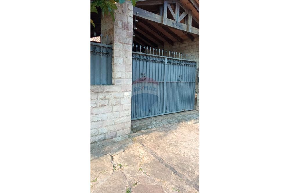 Venta de amplia casa en oferta zona laurelty